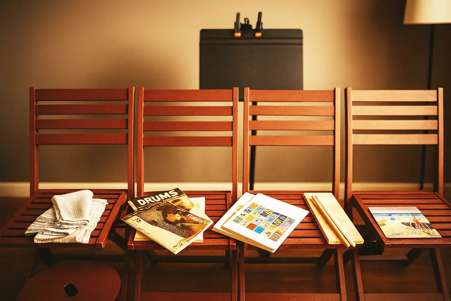 une batterie chaise une batterie faites avec des chaises
